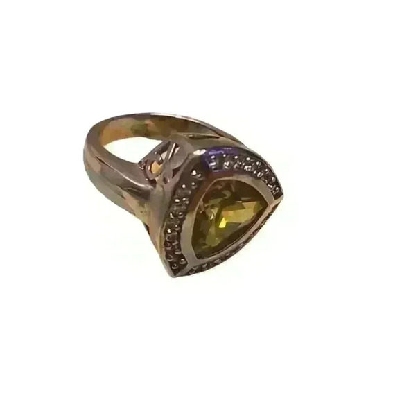 none Jewelry - Fashion ring with faux peridot stone sz 7.5
